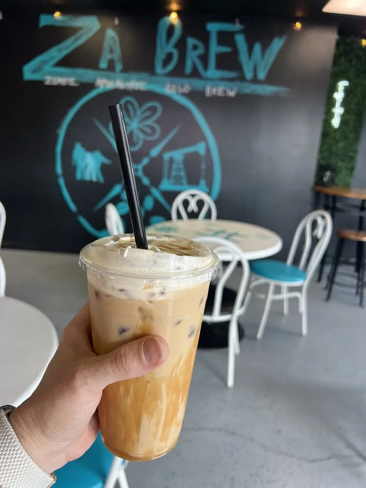 Ice Vanilla Latte with Caramel Drizzle and Cold Foam